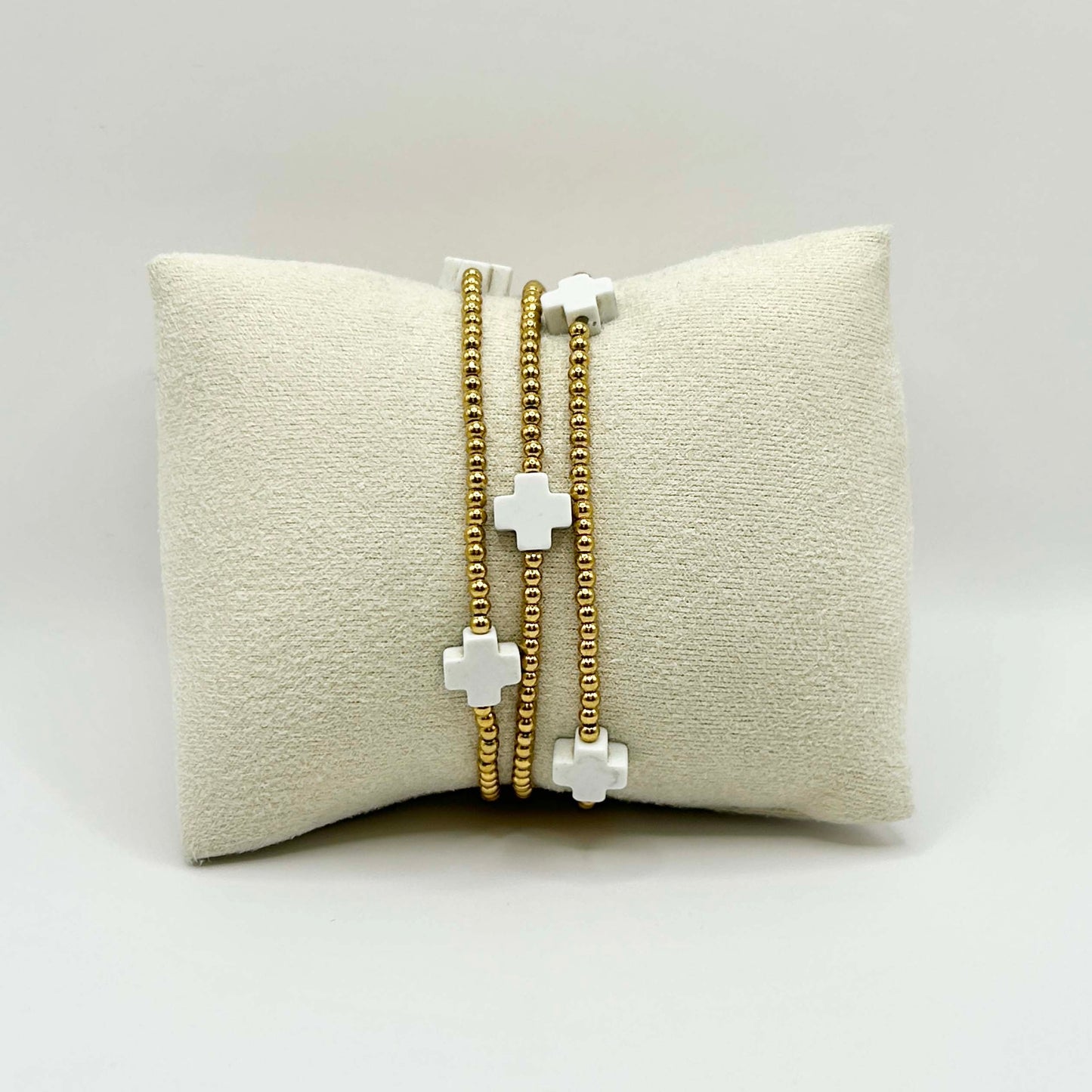 Leopoldine Divine bracelet with five white cross beads and golden stainless steel accents – chic, minimalist jewellery perfect for stacking and gifting in the UK.